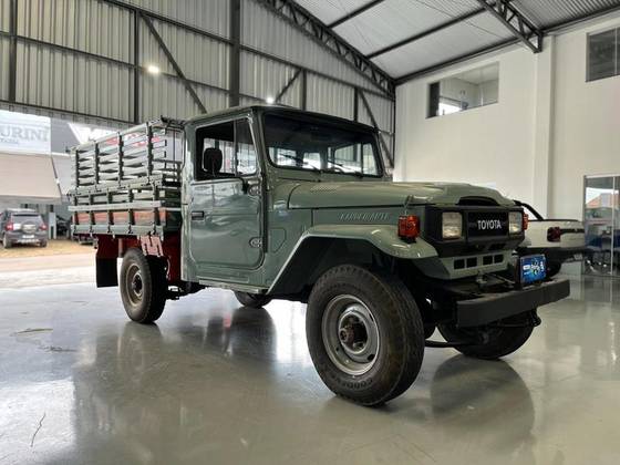 TOYOTA BANDEIRANTE 4.0 OJ50L 4X4 TETO LONA DIESEL 2P MANUAL